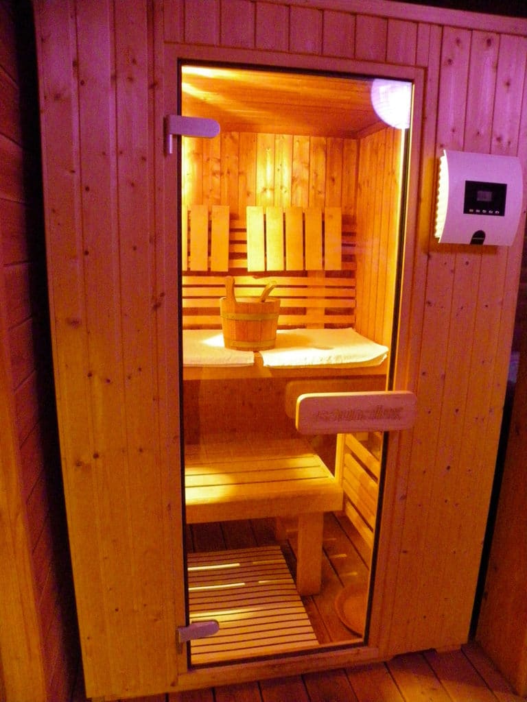 Le sauna de l'espace bien-être des Roulottes des Korrigans